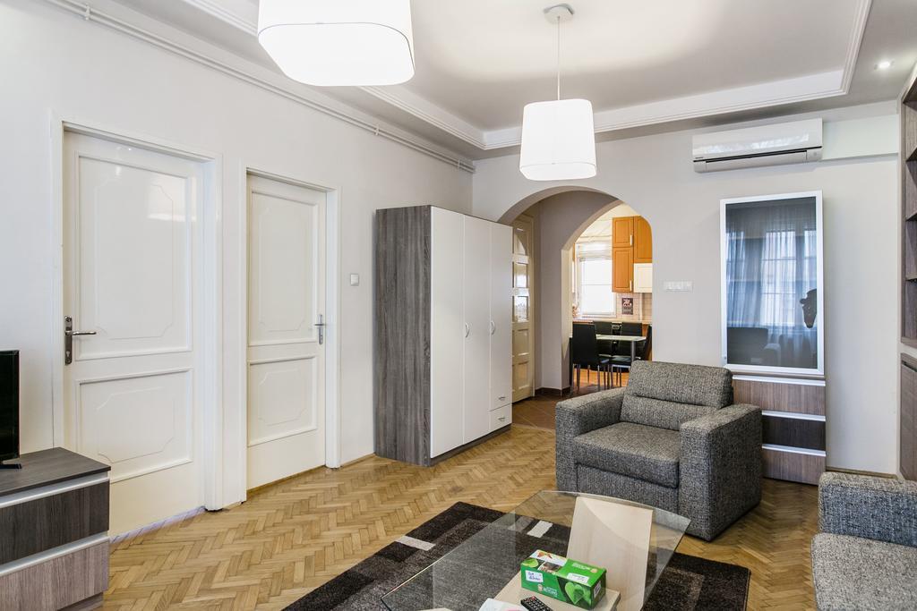 Apartment At Nagymezo Budapest Bagian luar foto